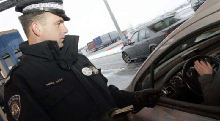 Lažna hrvaška policista oropala voznika iz BiH in mu ukradla 100.000 evrov