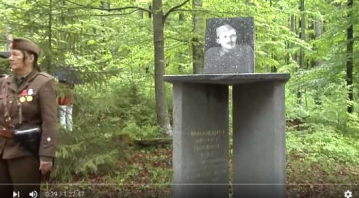 V Rogu postavljen spomenik najbolj množičnemu morilcu Slovencev in Hrvatov