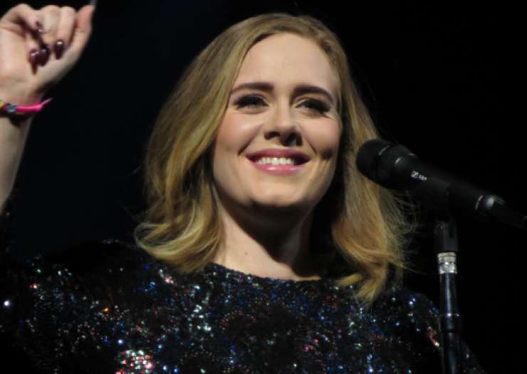 Adele bo z založbo Sony podpisala pogodbo za 117 milijonov evrov