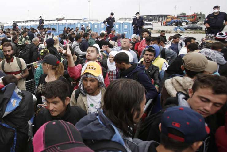 Avstrija začela priprave za zapiranje vrat beguncem