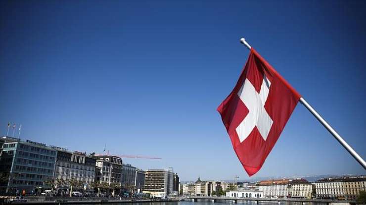 Švicarji na referendumo o univerzalnem temeljnem dohodku: 2263 evrov mesečno za odrasle