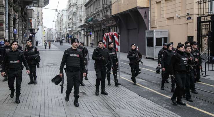 Teroristični napad na policiste v Istanbulu: ubitih najmanj enajst ljudi
