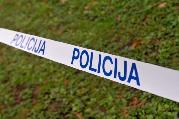 Podivjani moški v Lendavi napadel policijsko postajo