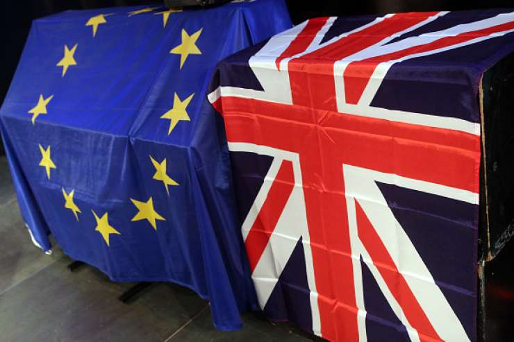 Britanci izglasovali izstop iz EU, odhaja tudi Cameron