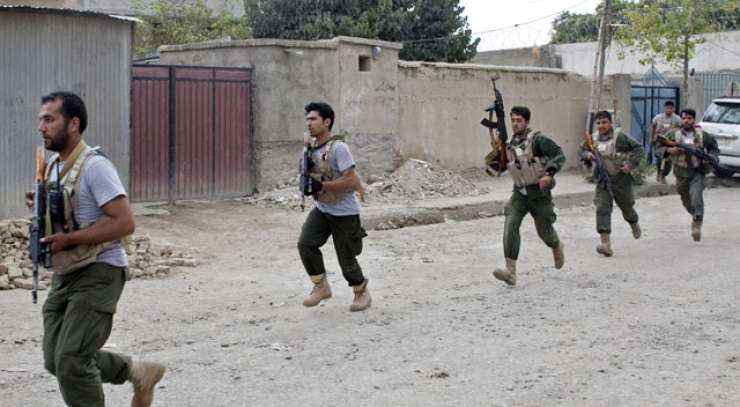 Pokol v Kabulu: ubitih več deset mladih policistov