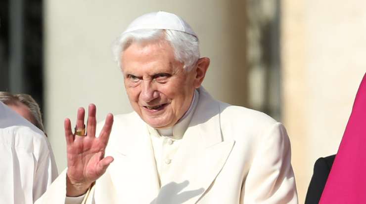 Benedikt: Homoseksualni lobi je poskušal zavladati Vatikanu