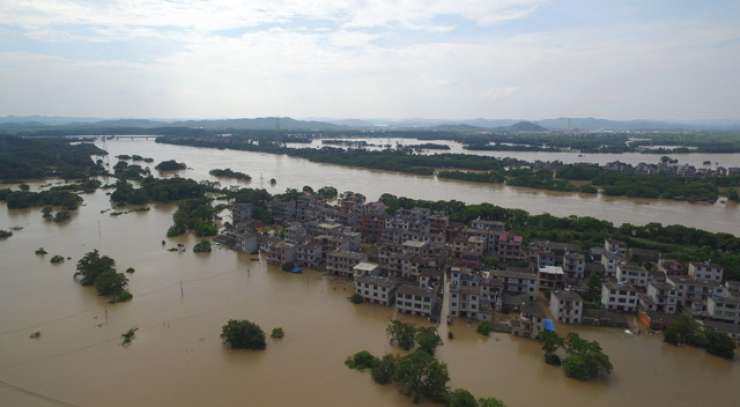 Poplave na Kitajskem zahtevale najmanj 180 življenj