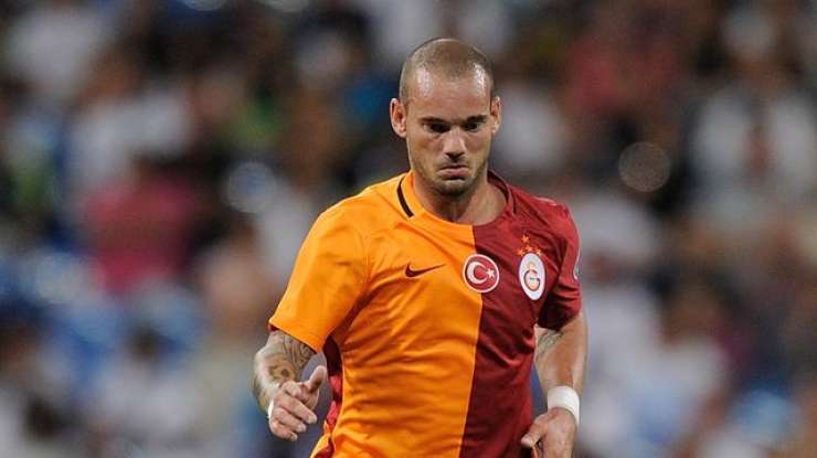 Sneijder mora plačati 2,3 milijona evrov kazni zaradi 11 rumenih kartonov
