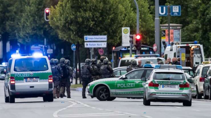 Mladoletnega prijatelja münchenskega napadalca izpustili na prostost