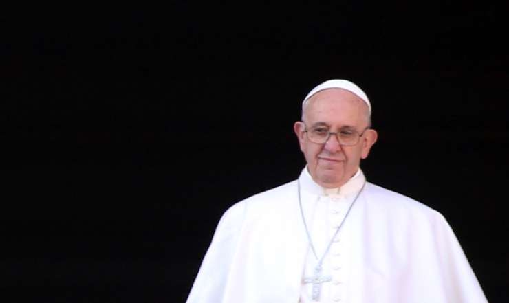 Papež Frančišek vztraja, da svet ni v verski vojni, Poljake pa poziva k sprejemu beguncev