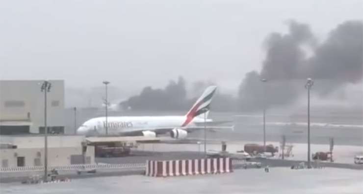 VIDEO: V Dubaju zagorelo in zasilno pristalo letalo s skoraj 300 ljudmi 