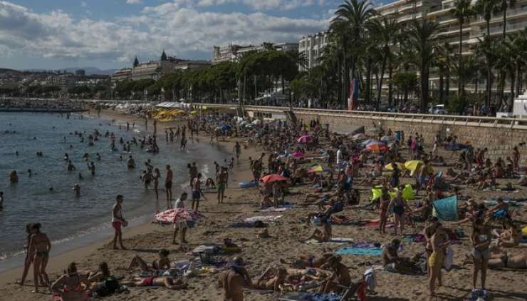 Sodišče potrdilo prepoved burkink na plažah v Cannesu
