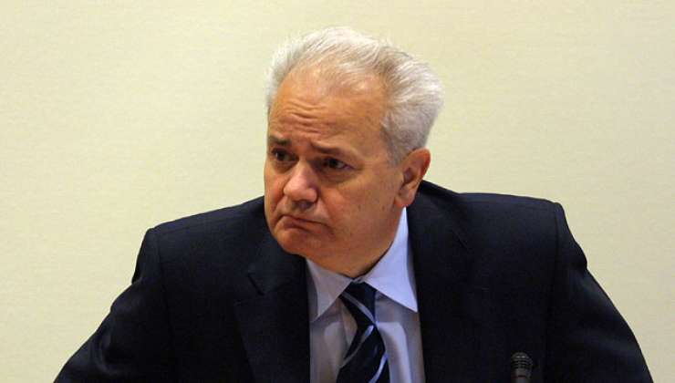 Nekateri člani srbske vlade menijo, da je haaško sodišče Miloševića opralo krivde 