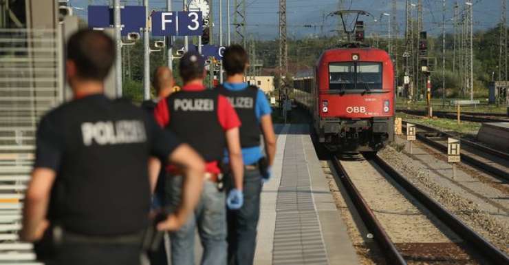 Nov napad z nožem na vlaku: v Avstriji poškodovana dva potnika