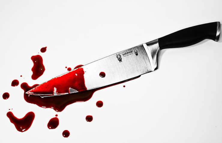 Umor v Novi Gorici: moški z nožem porezal žensko