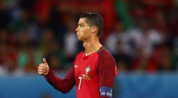 Ronaldo se vrača na zelenice, a le za eno uro