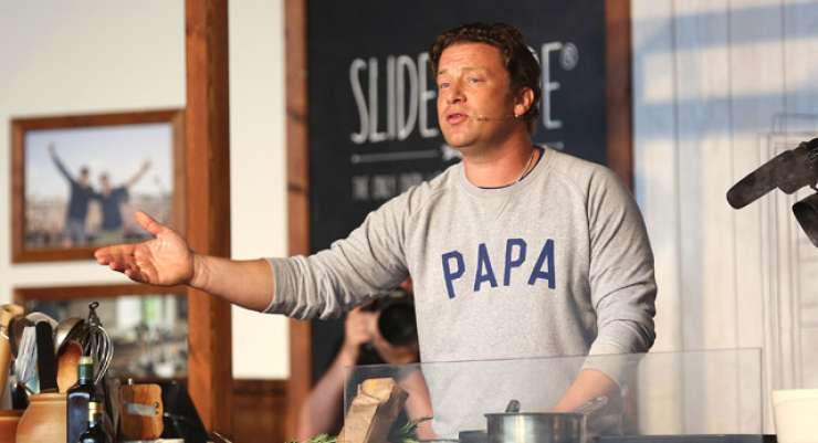 "Terorist" Jamie Oliver je Špance razjezil s klobaso v paelli