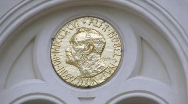 Nobelova nagrada za ekonomijo Britancu in Fincu za razvoj teorije pogodb