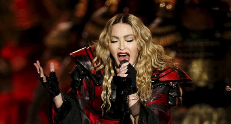 Madonna mami volivce: Glasujte za Clintonovo in si prislužite oralni seks z menoj