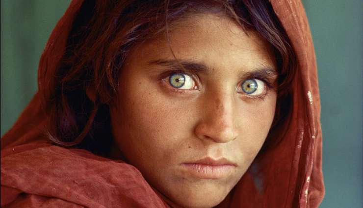 Slavna "afganistanska deklica" z naslovnice aretirana v Pakistanu