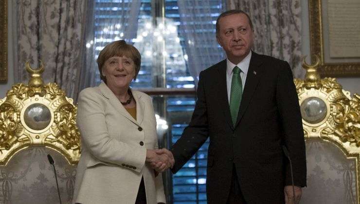 Erdogan proti Merklovi: Podpirate terorizem!