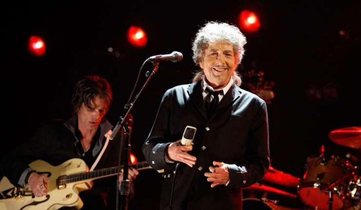 Dylan podeljevalcem Nobelove nagrade: Ne bo me, a tu imate moj govor