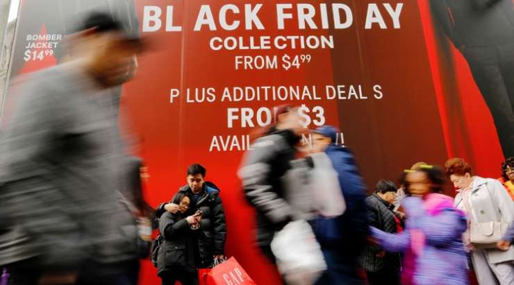 Črni petek v ZDA: Američani nakupujejo in se streljajo