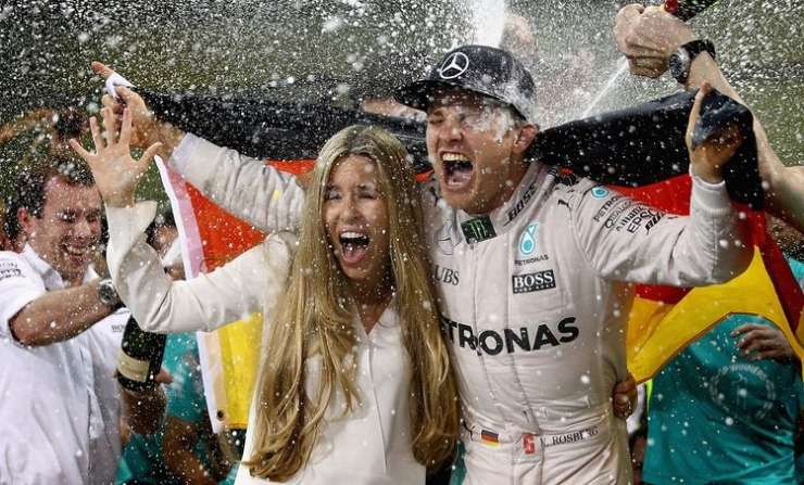 Rosberg zmagovalec sezone, Hamiltonu zadnja dirka