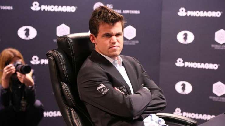 Carlsen z zmago v hitrem dodatku ubranil naslov svetovnega prvaka
