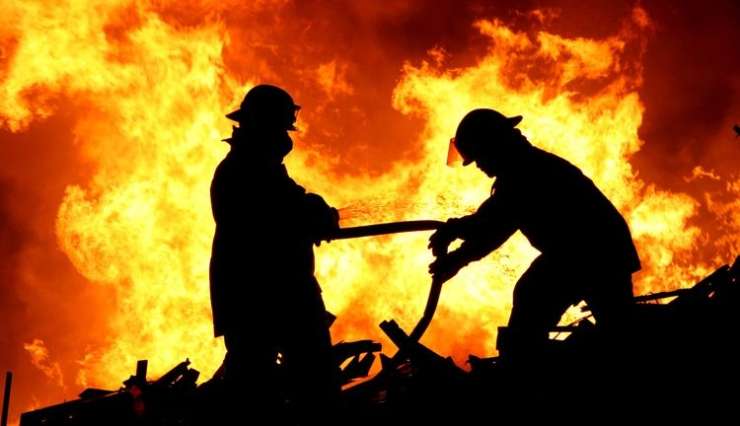 V Ilirski Bistrici je 140 gasilcev gasilo požar na strelišču SV