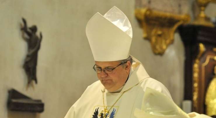 Škof Štumpf: Svet je besedo "božič" ukradel Bogu in jo priredil zase