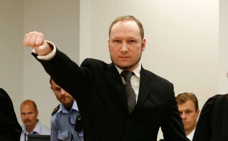 Breivik na sodišču pozdravljal z nacistično gesto