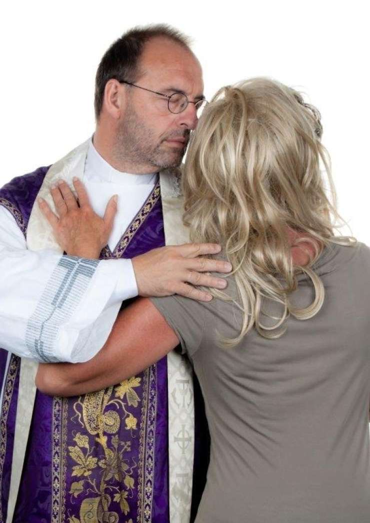 To je slovenski škof, ki podpira odpravo celibata in pravi: Doživel sem naklonjenost številnih ljudi, tudi žensk