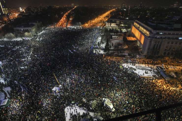 FOTO: V Romuniji največji protesti po padcu Ceausescuja