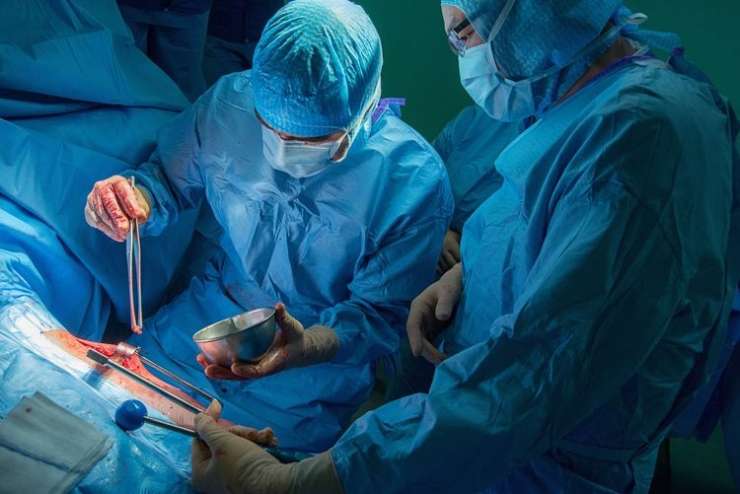 Tudi v slovenskih bolnišnicah operirajo napačne bolnike ali jim operirajo napačen del telesa
