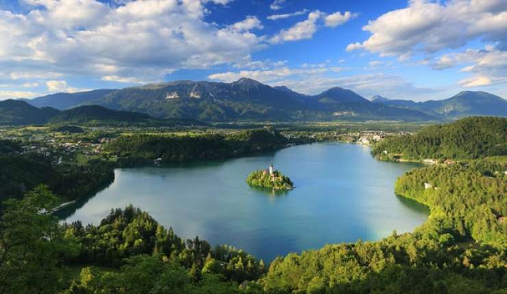 National Geographic na luksuzna potovanja vabi s slovenskim Bledom