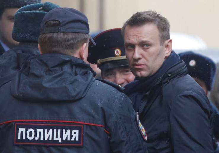 Ruske oblasti pritiskajo na šefa opozicije in "tujega agenta" Navalnega