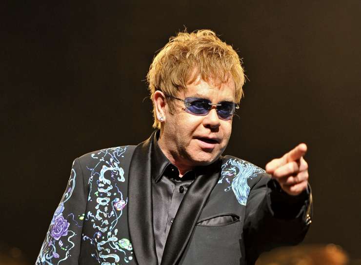 Elton John bo iz rok Macrona prejel red legije časti