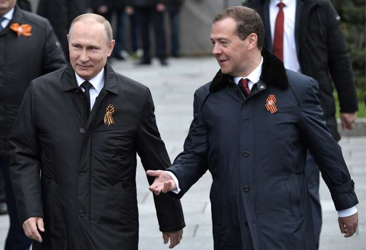 Rusiji bo še naprej vladal dvojec Putin-Medvedjev