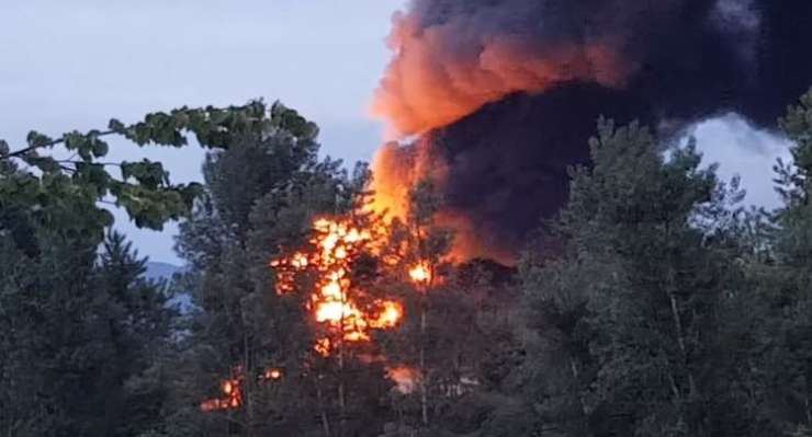 Občina Vrhnika zaradi požara v Kemisu toži ministrstvo za okolje