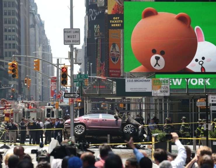 Morilcu s Times Squarea naj bi bog naročil, da zapelje v množico