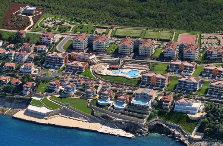 Luksuz v Savudriji: Slovenski lastniki vil in apartmajev v prestižnem naselju na Hrvaškem