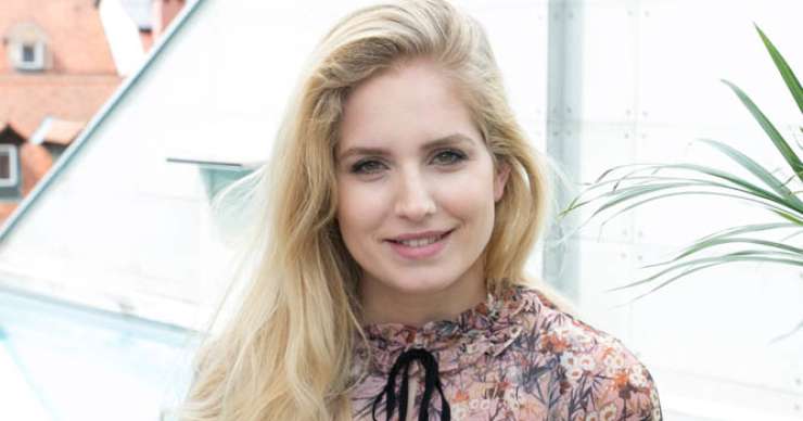 Nekdanja slovenska miss Ajda Sitar pokazala trebušček in brazgotino.