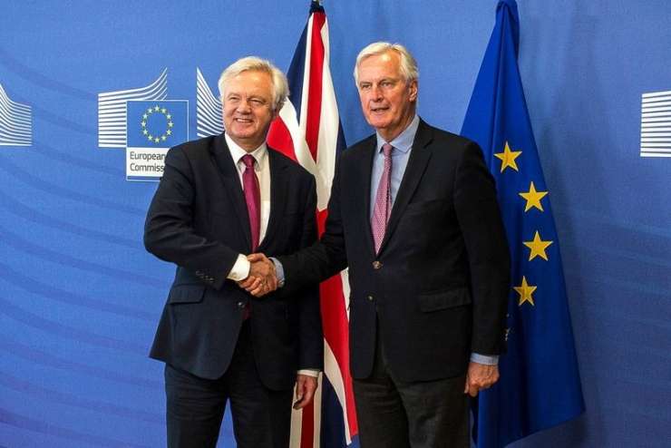 Glavni pogajalec EU Barnier: Možen je brexit brez dogovora