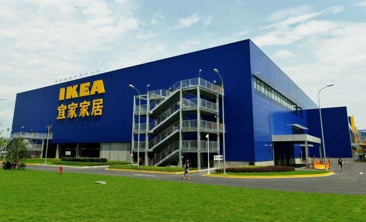 Ikea noče biti več "dnevna soba" Kitajcem, ki se pridejo v trgovino zgolj hladit