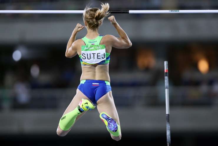 Tina Šutej je s 4,63 m postavila nov slovenski rekord v skoku s palico