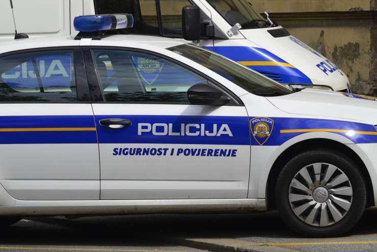 Hrvaški policisti ob meji s Slovenijo ustrelili še enega migranta