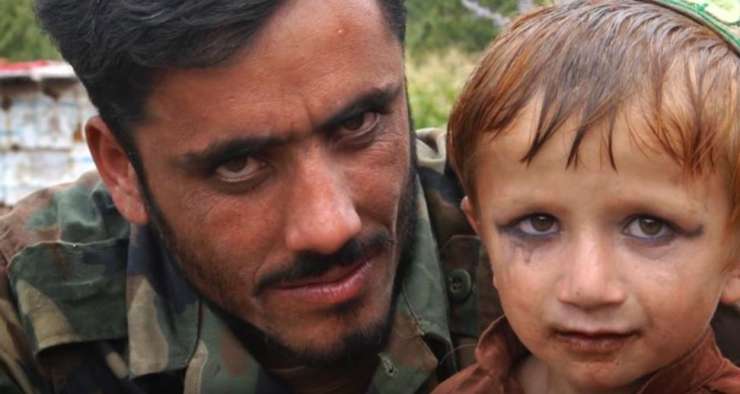 Zloglasni običaj "bača bazi": afganistanski vojaki posiljujejo in zlorabljajo mlade fante