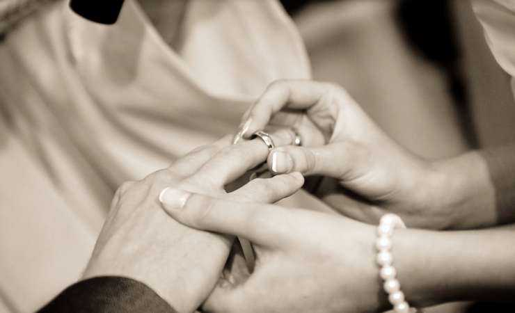 Novo! Sklenitev zakonske zveze odslej mogoča tudi brez prič