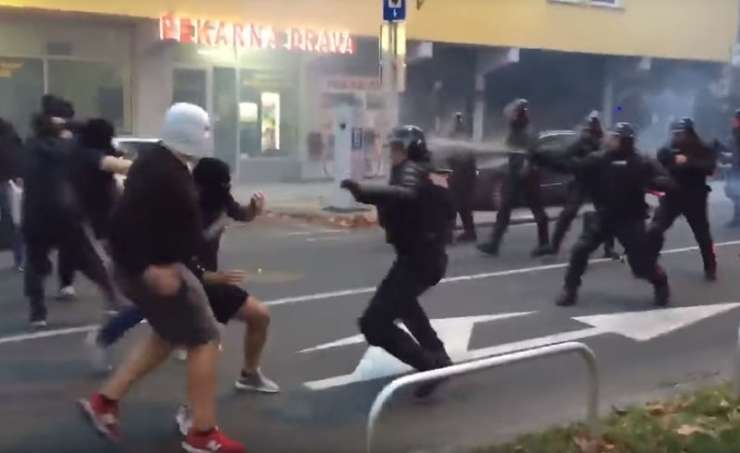 VIDEO: Kakšne svinjarije so počeli ruski "navijači" v Mariboru